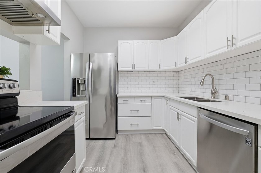 Welcome to this beautifully maintained 2-bedroom, 2-bathroom - photo 21