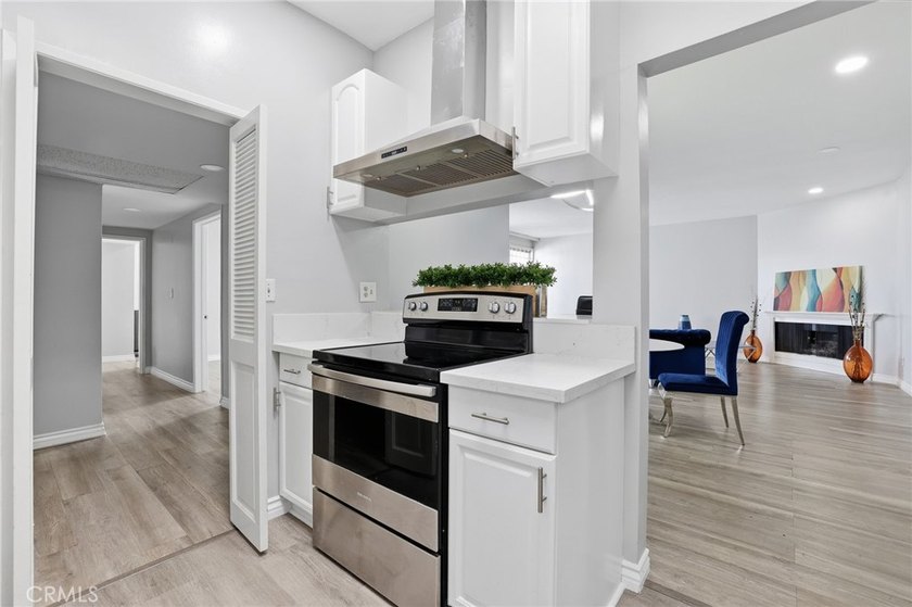 Welcome to this beautifully maintained 2-bedroom, 2-bathroom - photo 24