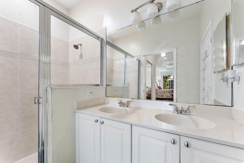 Beautifully maintained 3-bedroom, 2.5-bath home located on a - photo 25