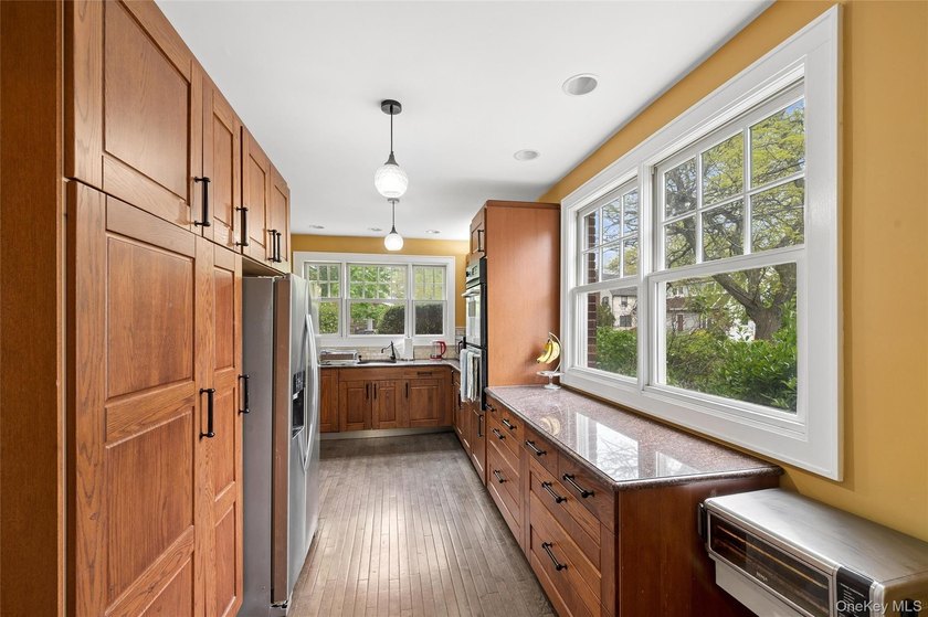 Welcome to this full brick, 2-bedroom, 2-bath, cape home - photo 6