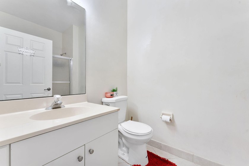 Beautifully maintained 3-bedroom, 2.5-bath home located on a - photo 26