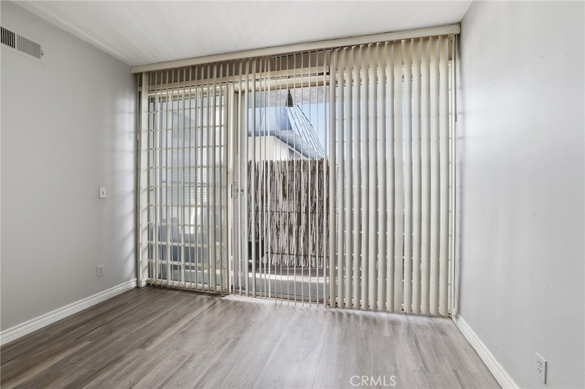 Welcome to this beautifully maintained 2-bedroom, 2-bathroom - photo 27