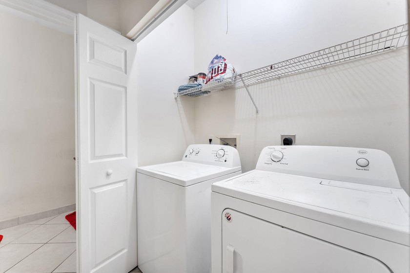 Beautifully maintained 3-bedroom, 2.5-bath home located on a - photo 27