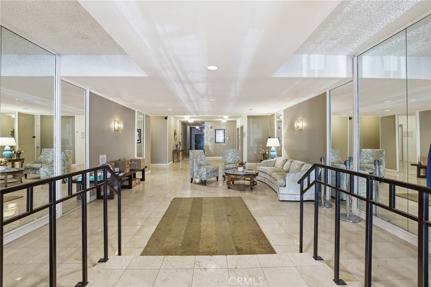 Welcome to this beautifully maintained 2-bedroom, 2-bathroom - photo 31