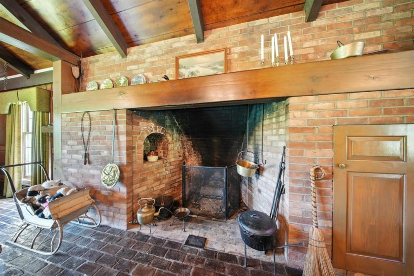 Farmhouse with 2 Ponds on 87+ Acres - photo 6