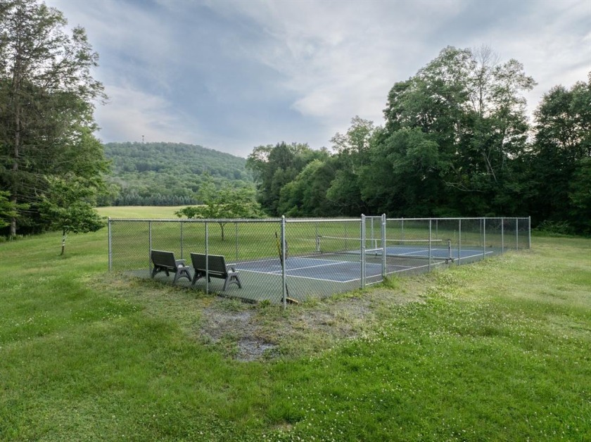 Farmhouse with 2 Ponds on 87+ Acres - photo 13