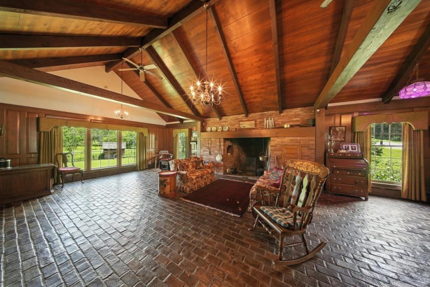 Farmhouse with 2 Ponds on 87+ Acres - photo 5