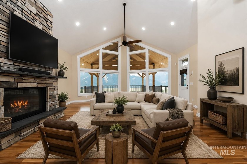 Fantastic Views! This beautiful home offers 3 bedrooms, 3 - photo 7