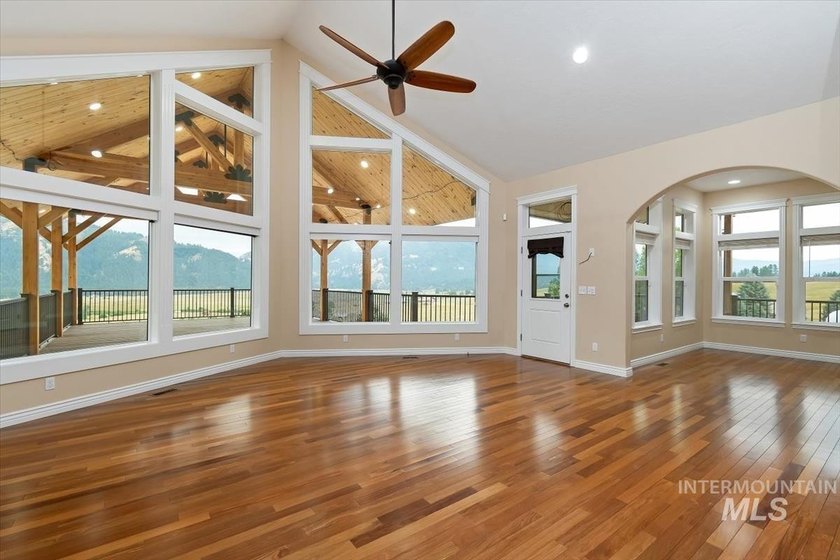 Fantastic Views! This beautiful home offers 3 bedrooms, 3 - photo 8