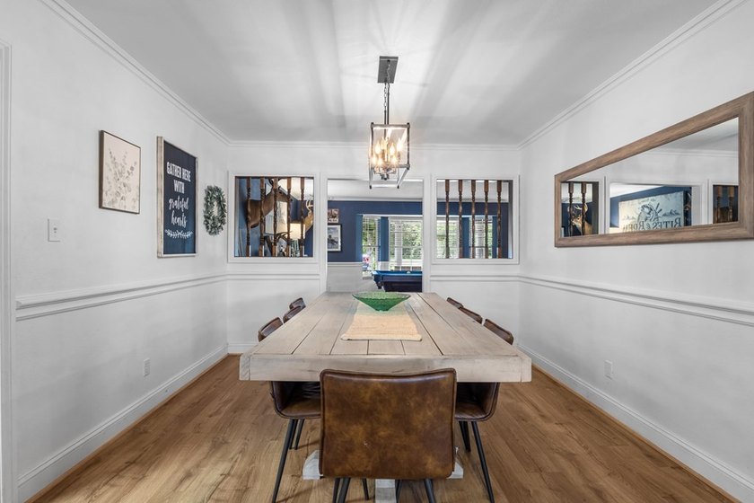 Spacious brick home with separate guest house, pool, and - photo 21