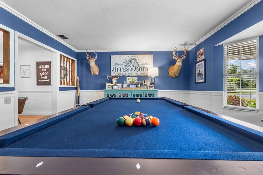 Spacious brick home with separate guest house, pool, and - photo 24