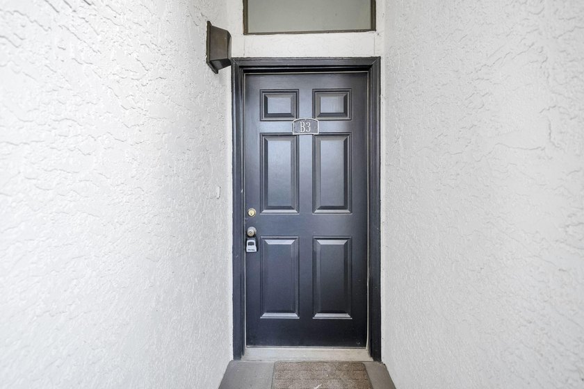Welcome to The Palms at Seagrove, ideally situated in the heart - photo 4