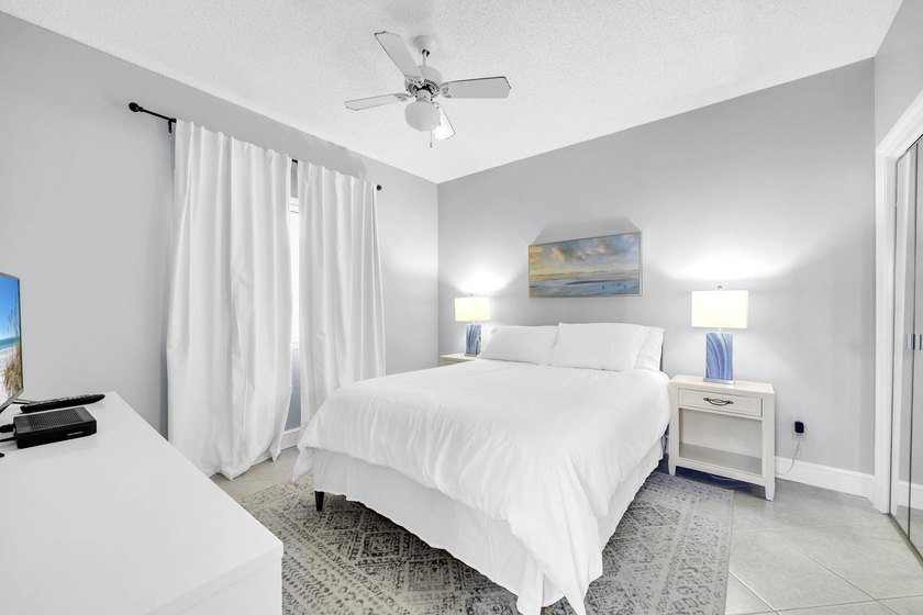 Welcome to The Palms at Seagrove, ideally situated in the heart - photo 6