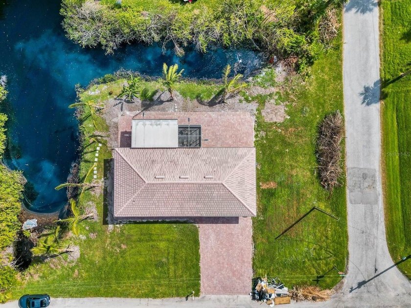 Fully Furnished Canal-Front Home - Minutes to Myakka River and - photo 3