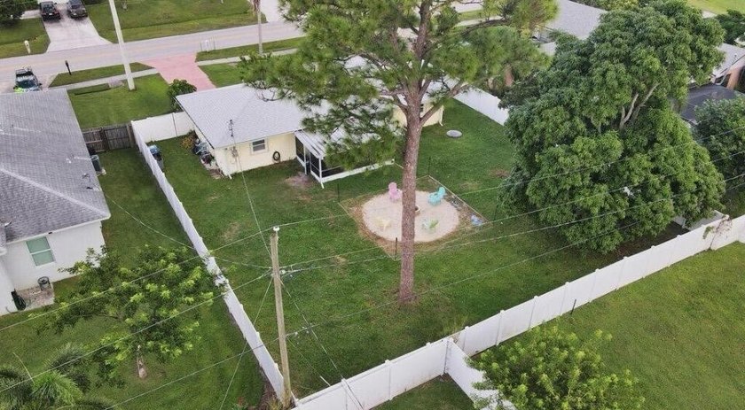 Welcome to this charming single-story residence offering 1,188 - photo 13