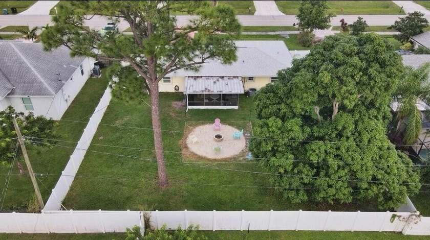 Welcome to this charming single-story residence offering 1,188 - photo 15