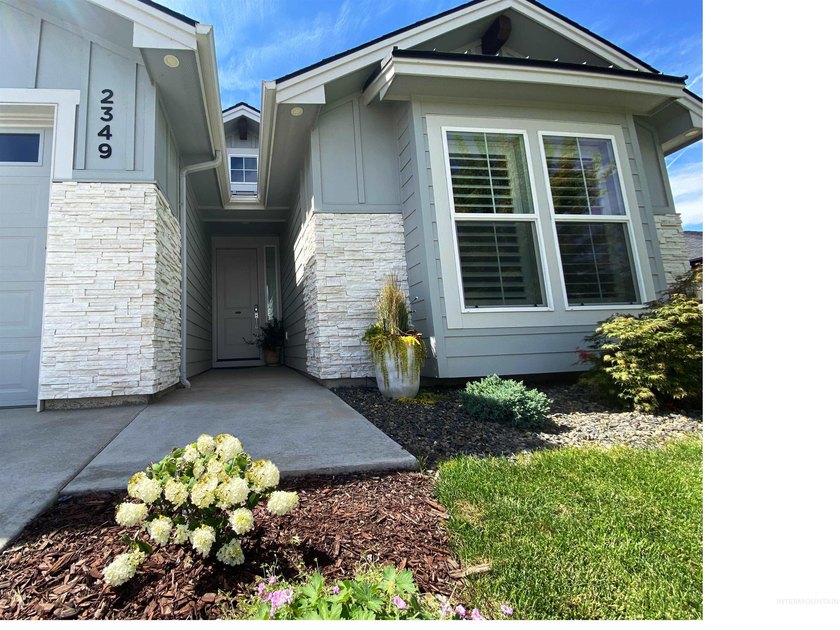 You must see this turnkey, single-level modern farmhouse! The - photo 2
