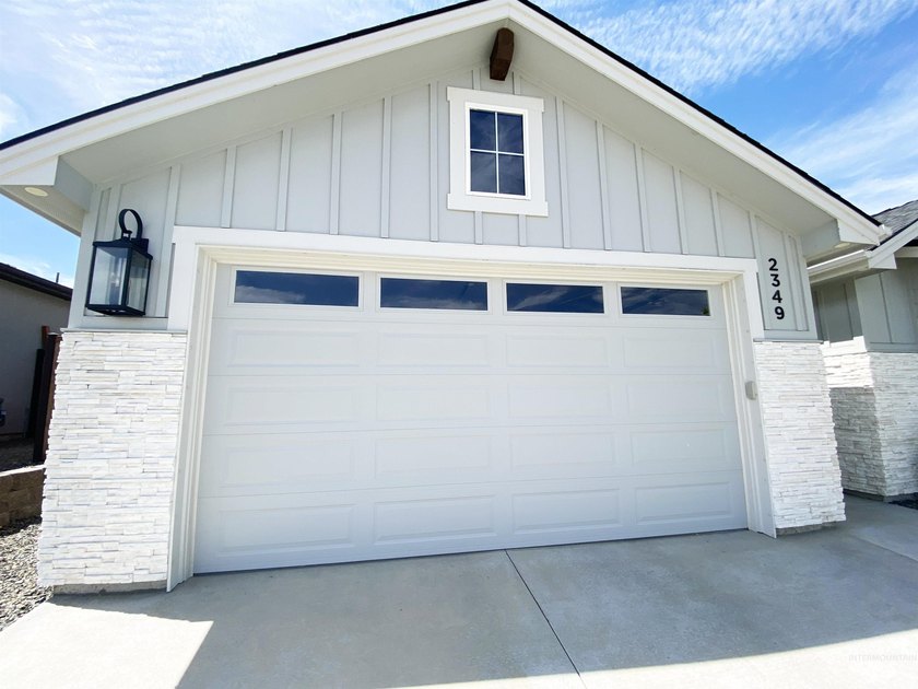 You must see this turnkey, single-level modern farmhouse! The - photo 4