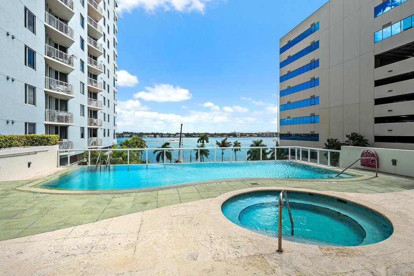 2 parking spaces PLUS valet! Penthouse-level living with 10' - photo 20