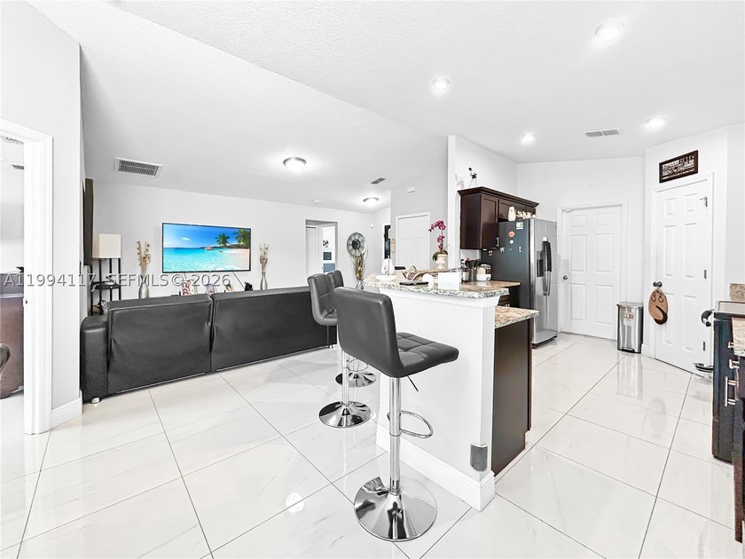 Discover this stunning property featuring 3 spacious bedrooms - photo 6