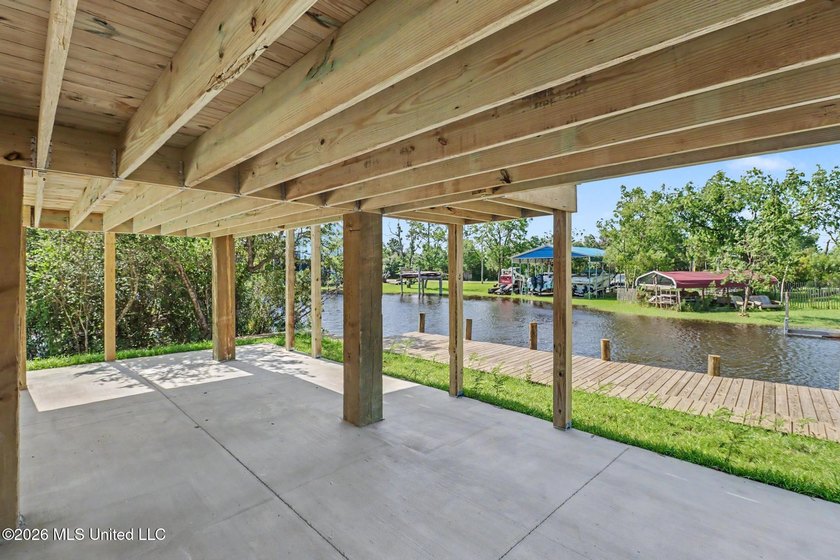 Welcome to this stunning new construction waterfront home! This - photo 26