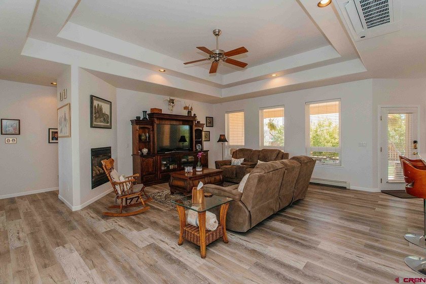 Welcome home to this beautifully updated ranch-style property in - photo 7