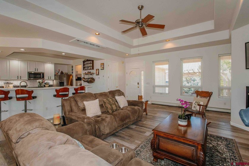 Welcome home to this beautifully updated ranch-style property in - photo 8