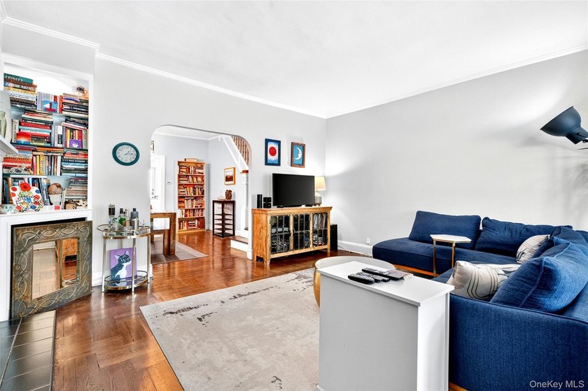 Well maintained and thoughtfully updated, this Morris Park - photo 3