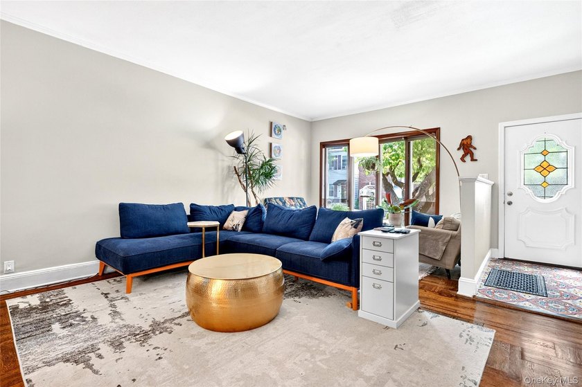 Well maintained and thoughtfully updated, this Morris Park - photo 4