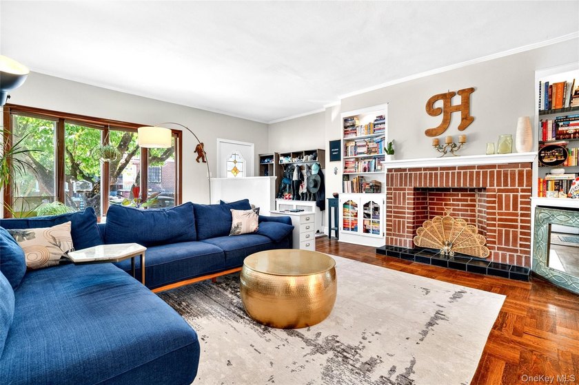 Well maintained and thoughtfully updated, this Morris Park - photo 6