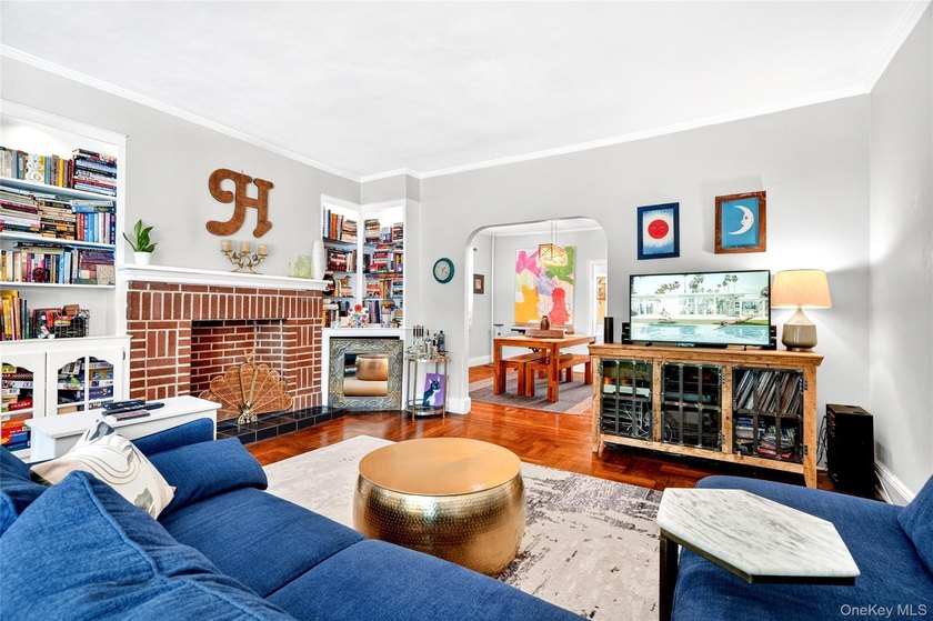 Well maintained and thoughtfully updated, this Morris Park - photo 7