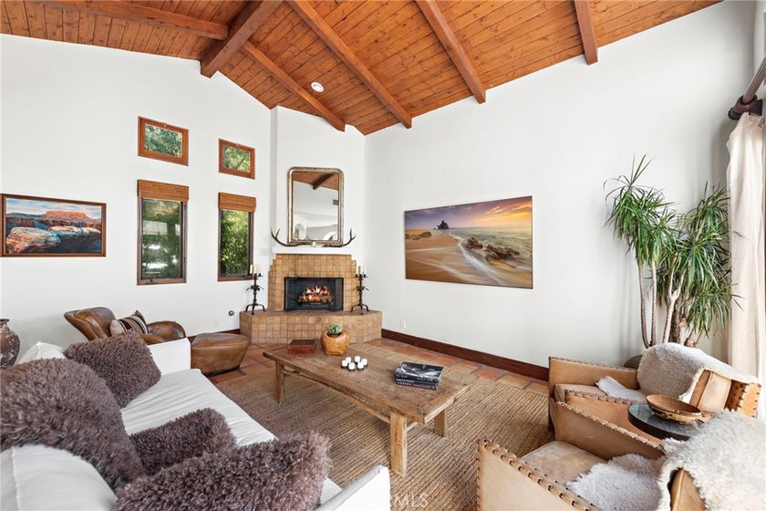 Air Conditioned Beautiful spacious indoor/ outdoor home on a - photo 13
