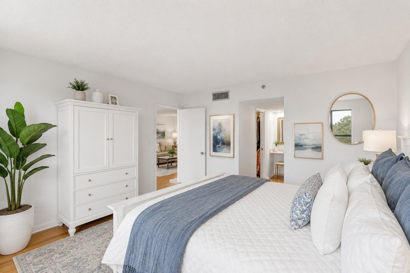 Spacious 2 BD, 2 BA condo overlooking the golf course in - photo 24