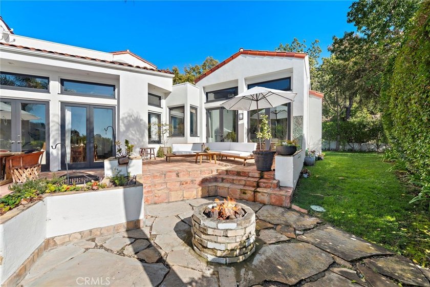 Air Conditioned Beautiful spacious indoor/ outdoor home on a - photo 42