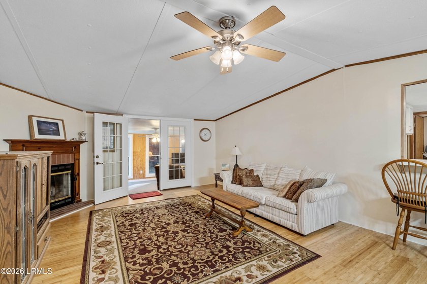 Less than one minute from the boat landing!! Three bedroom, two - photo 5
