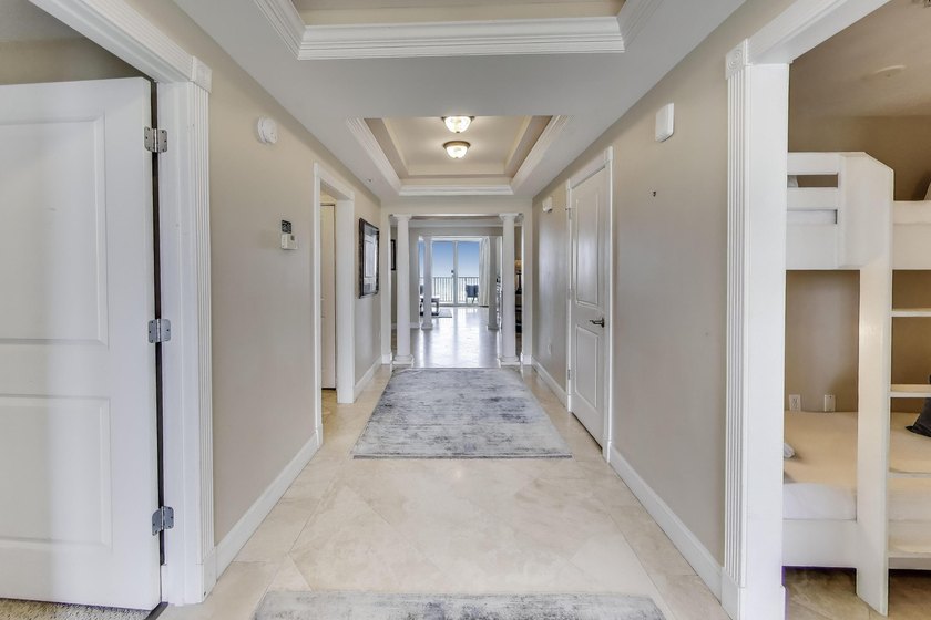Rare gem--an over 2,200 square foot 3/3 penthouse condo in the - photo 7