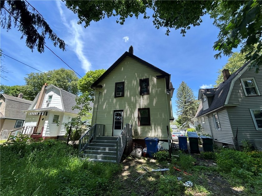 Investment Opportunity! Tenant-occupied 3-bedroom, 1-bath home - photo 4