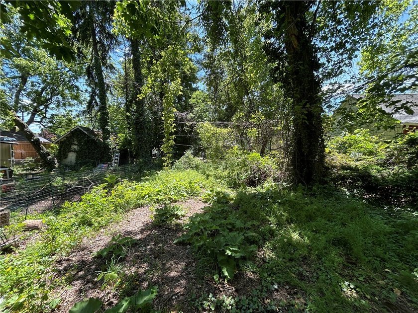 Investment Opportunity! Tenant-occupied 3-bedroom, 1-bath home - photo 5