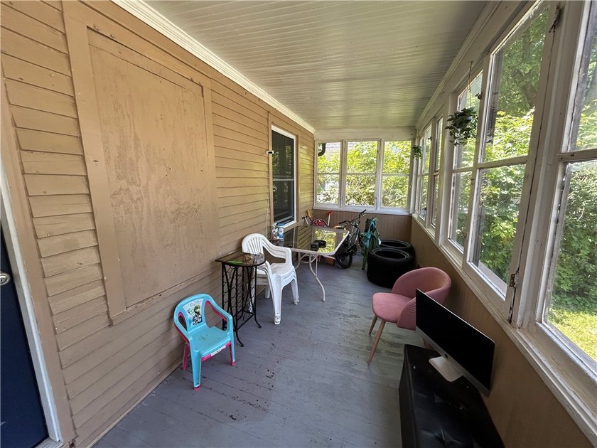Investment Opportunity! Tenant-occupied 3-bedroom, 1-bath home - photo 7