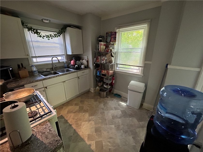 Investment Opportunity! Tenant-occupied 3-bedroom, 1-bath home - photo 10