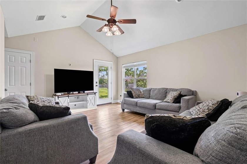 Welcome to this beautifully designed home in the desirable - photo 2