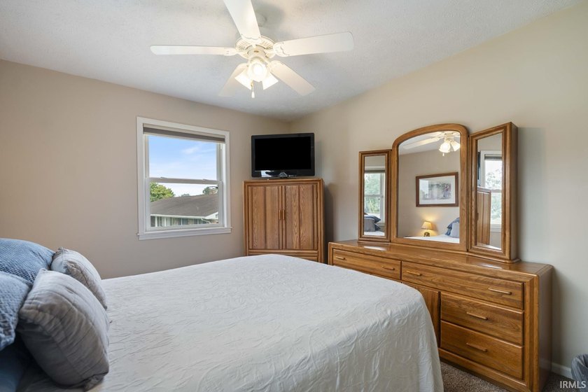 Welcome to waterfront living at its finest! This beautifully - photo 19