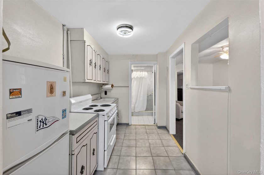 Welcome Home to 642 Edison! A rare opportunity in Throggs Neck - photo 22