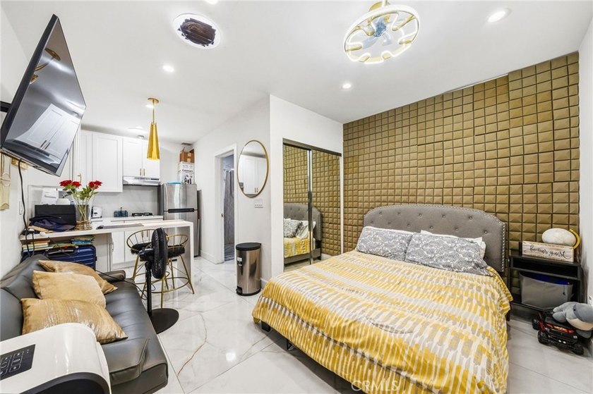Modern Luxury Meets Exceptional Versatility in Walteria - photo 45