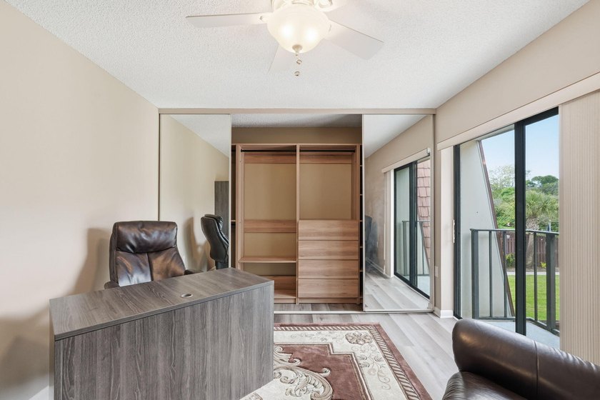 Welcome home to this well-presented 2-bed, 2.5-bath townhome - photo 18