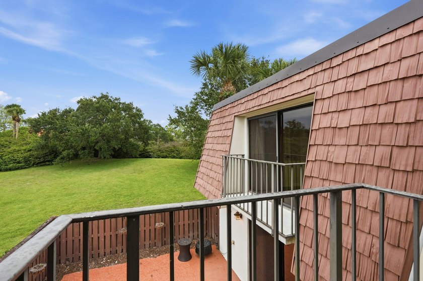 Welcome home to this well-presented 2-bed, 2.5-bath townhome - photo 20