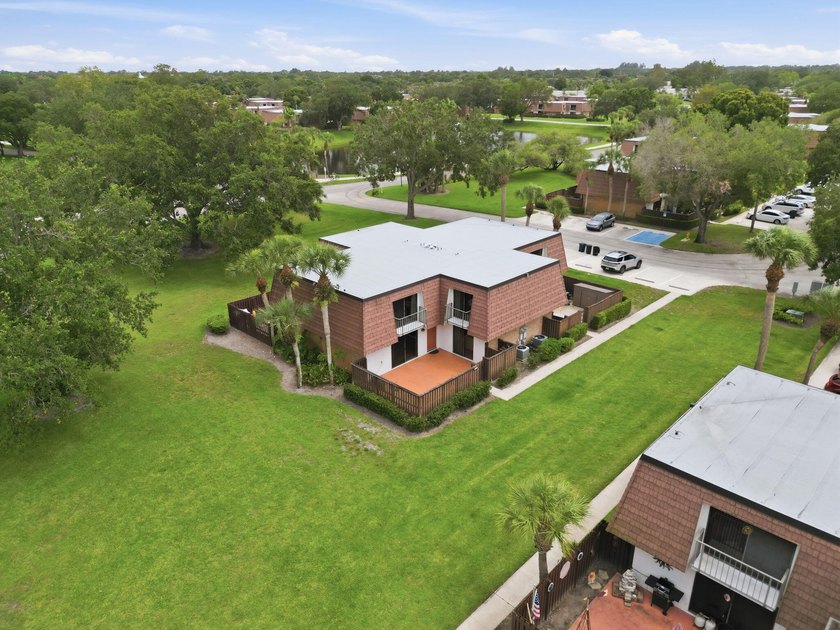 Welcome home to this well-presented 2-bed, 2.5-bath townhome - photo 39