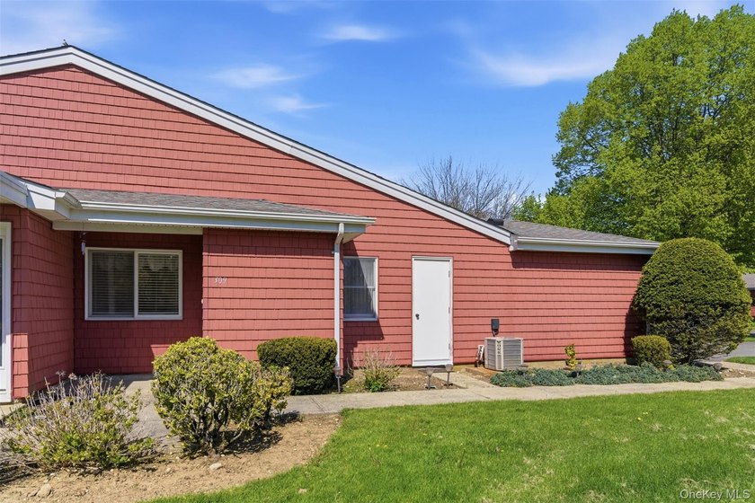 Desired 1 Bedroom end unit ranch model in the beautiful 55+ - photo 3