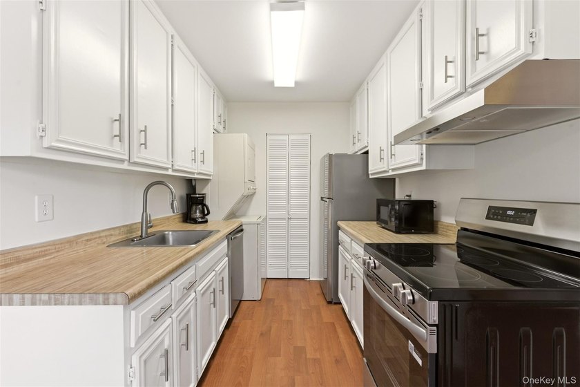 Desired 1 Bedroom end unit ranch model in the beautiful 55+ - photo 6