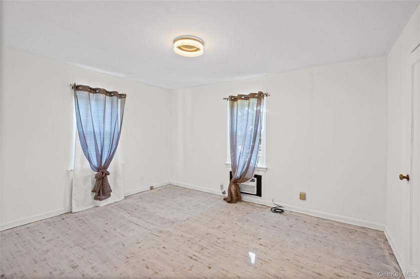 Introducing 6 Grenville Ct- Welcome to this charming 4-bedroom - photo 13